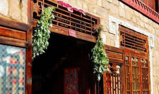 端午艾草怎么挂门上 端午艾草怎么挂门上